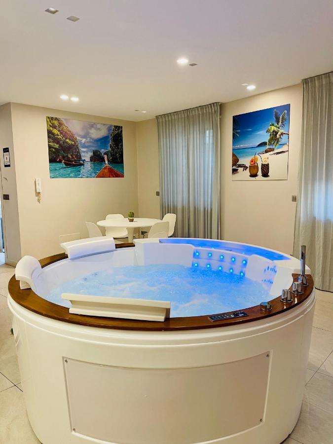 Suite169 In Villa Bari Bagian luar foto